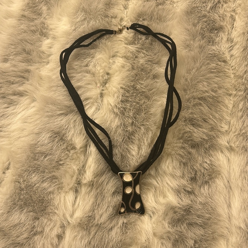 Black pendant necklace